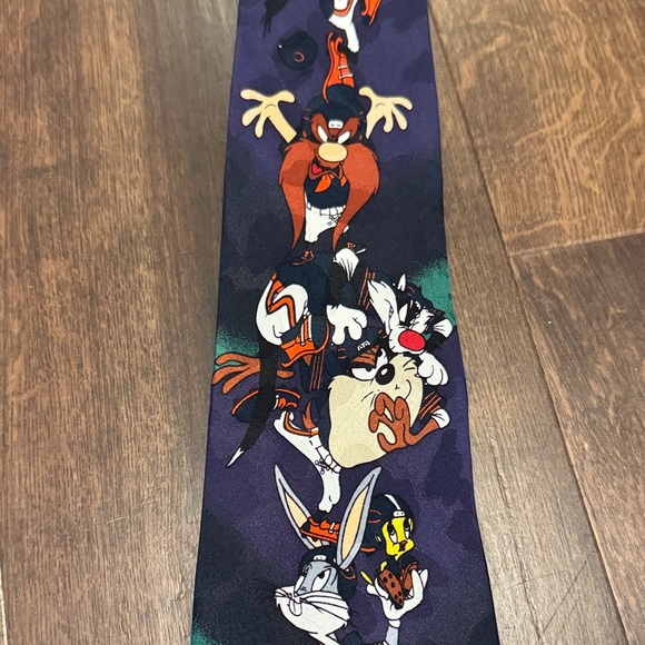 Looney Tunes Characters Football Tunes 100% Chicago Bears Tie - Picture 3 of 6
